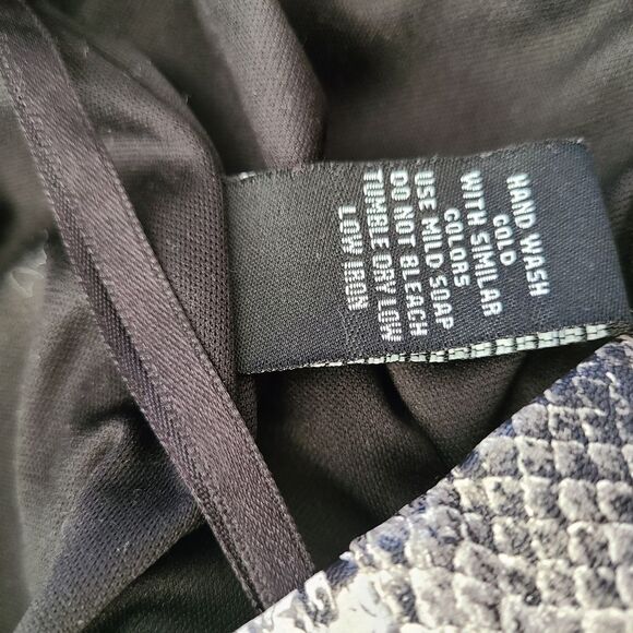 Forever 21 Women's Size M Snakeskin Mini Skirt with Black Lining Zipper Closure - Picture 8 of 8